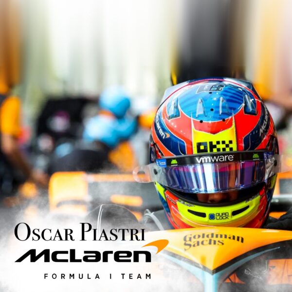 Oscar Piastri 2023 Half 1:2 Helmet Glass Display Stand - Image 2