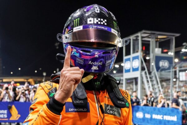 Lando Norris 2024 Singapore Quadrant 1:2 Mini Helmet Fully Upgraded - Image 10