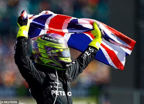 Lewis Hamilton 1:5 F1 Mercedes Helmet Silverstone Win 2024 1/5 • SPARK 5HF145y) - Image 2