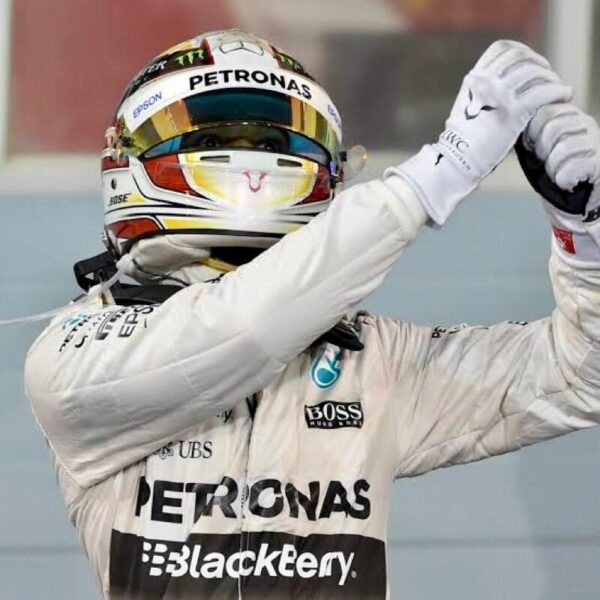 Lewis Hamilton 2015 Season Bell 1:2 Helmet Upgraded - Image 7